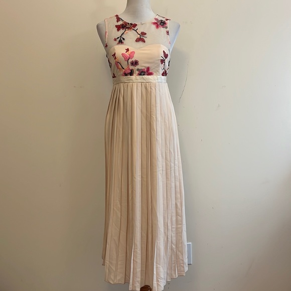 Little Mistress Dresses & Skirts - Little Mistress Maternity Pleated Skirt Embroidered Dress Size 6